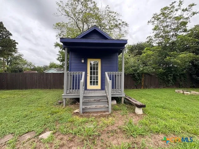 1017 W Nueces Street Victoria, TX 77901