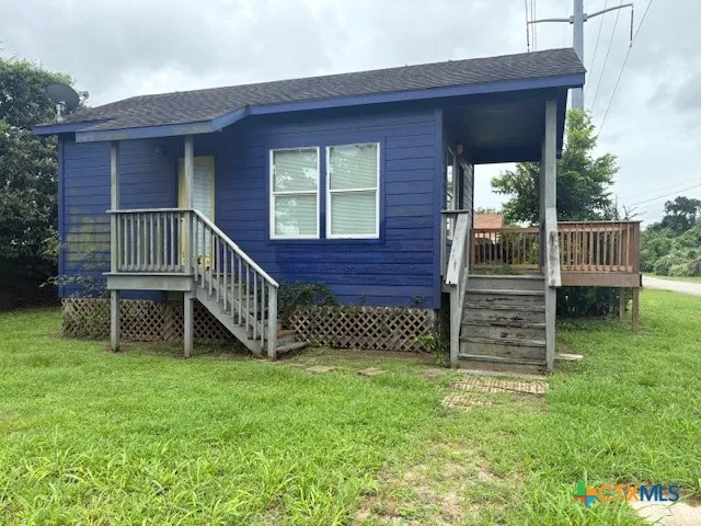 1017 W Nueces Street Victoria, TX 77901