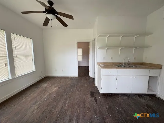 1017 W Nueces Street Victoria, TX 77901