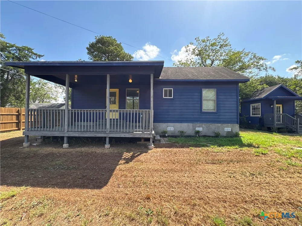 1017 W Nueces Street Victoria, TX 77901