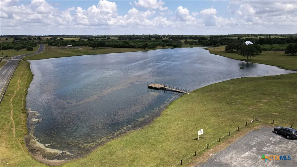 66 Powder Ridge Ridge Luling, TX 78648