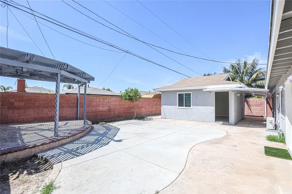 8872 Montrose Avenue Westminster, CA 92683