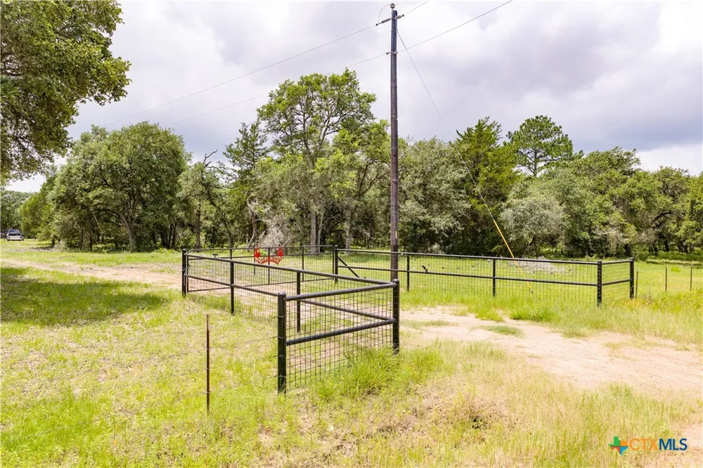 1291 County Road 157 Hallettsville, TX 77964