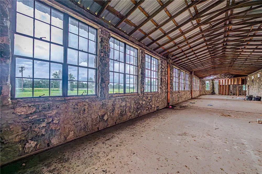 8985 US Hwy 181 Tuleta, TX 78162