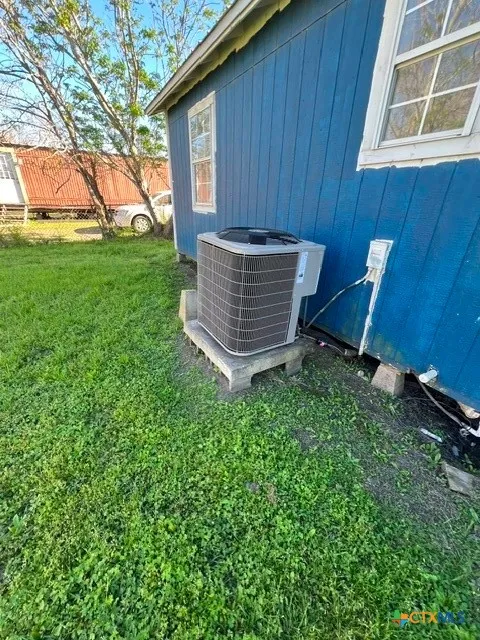 436 Illinois Street Bloomington, TX 77951