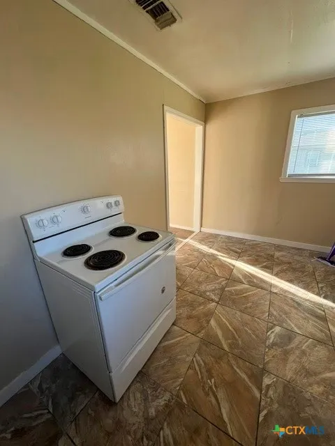 436 Illinois Street Bloomington, TX 77951