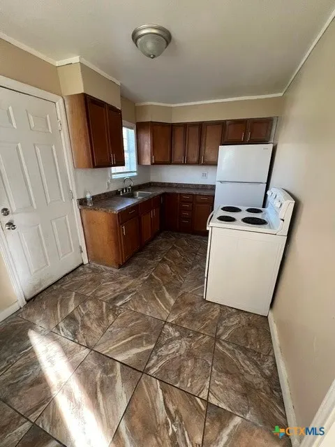436 Illinois Street Bloomington, TX 77951