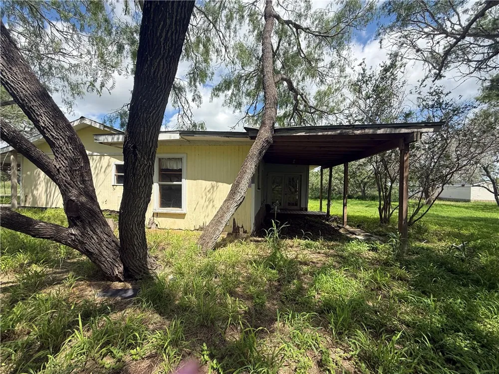 170 Navaho Sandia, TX 78383