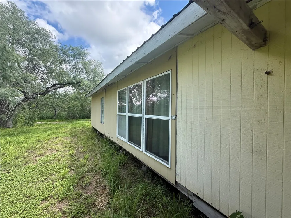 170 Navaho Sandia, TX 78383