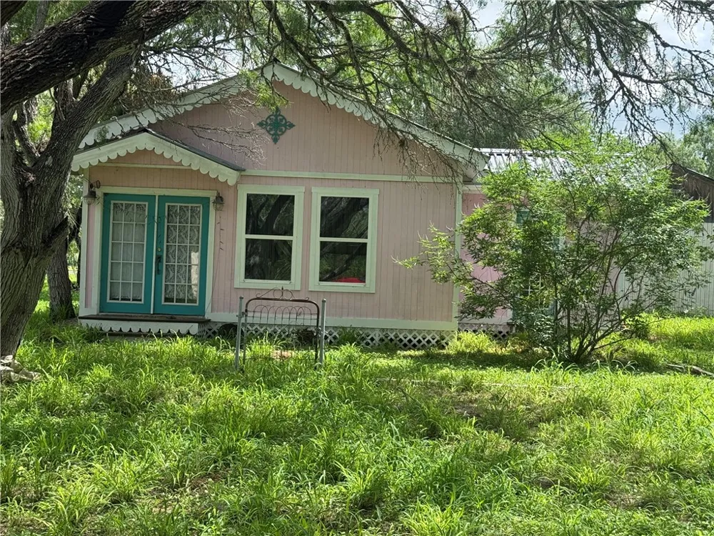 170 Navaho Sandia, TX 78383