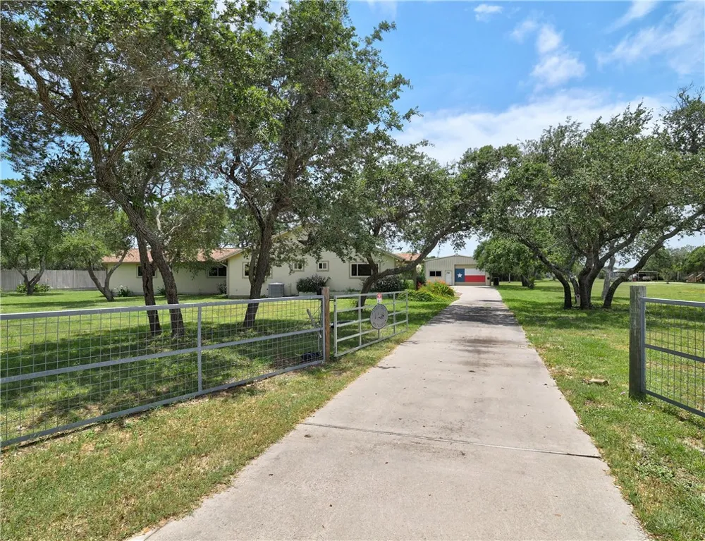 855 Jacoby Lane Aransas Pass, TX 78336