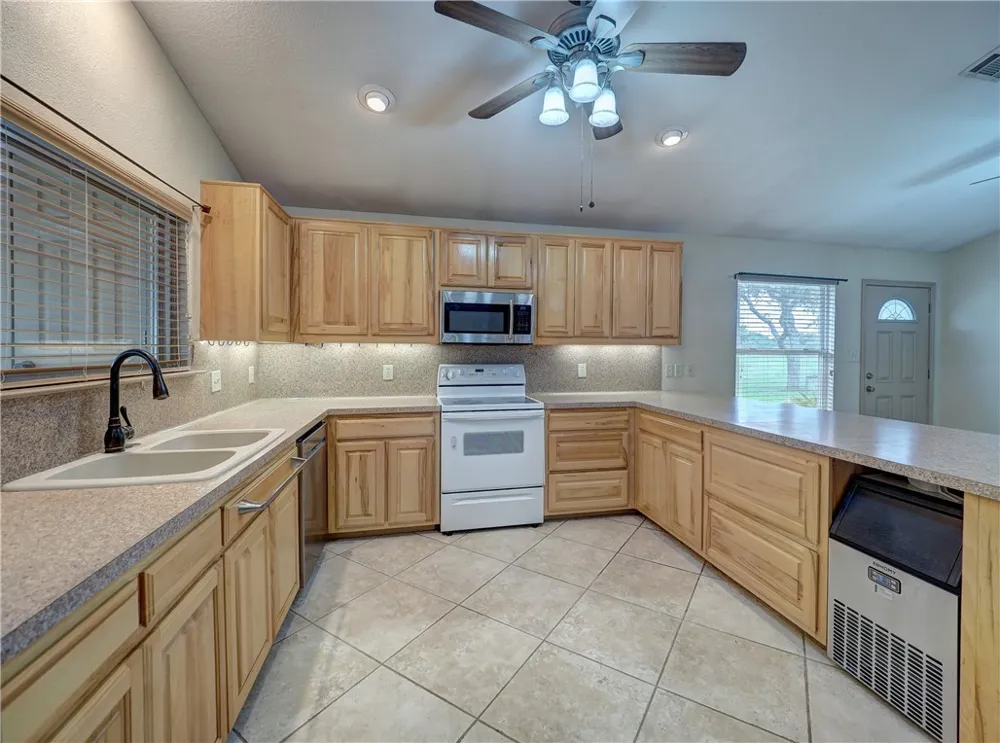 855 Jacoby Lane Aransas Pass, TX 78336
