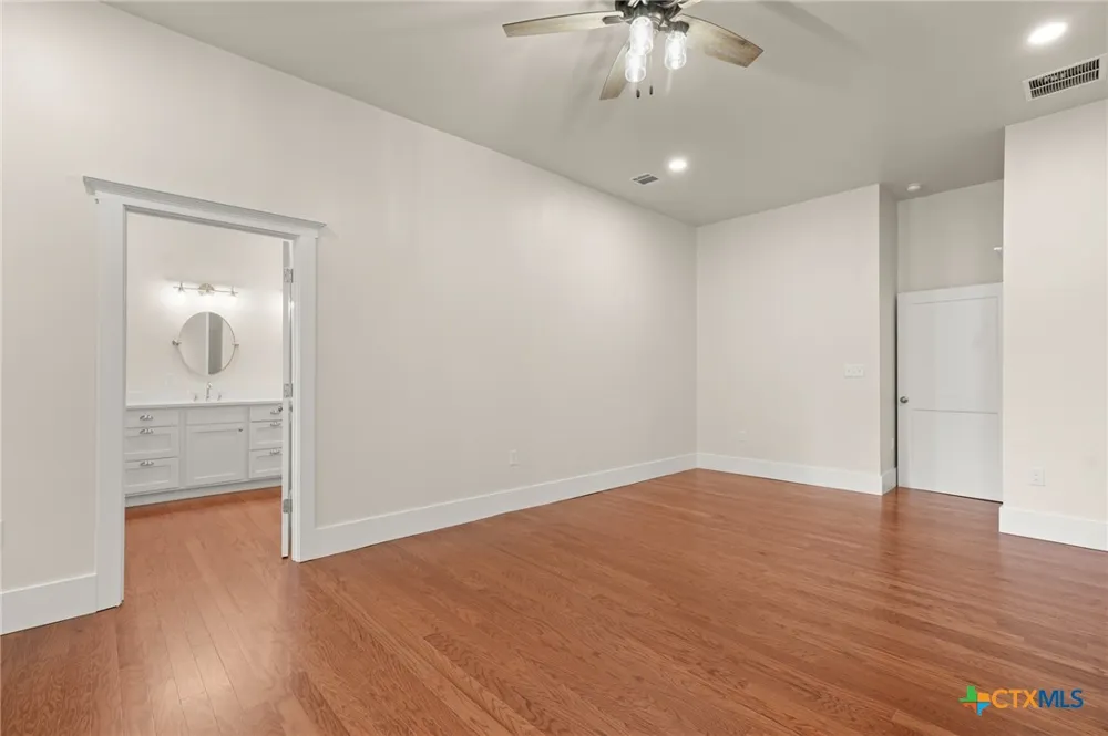 608 Cibilo Lockhart, TX 78644
