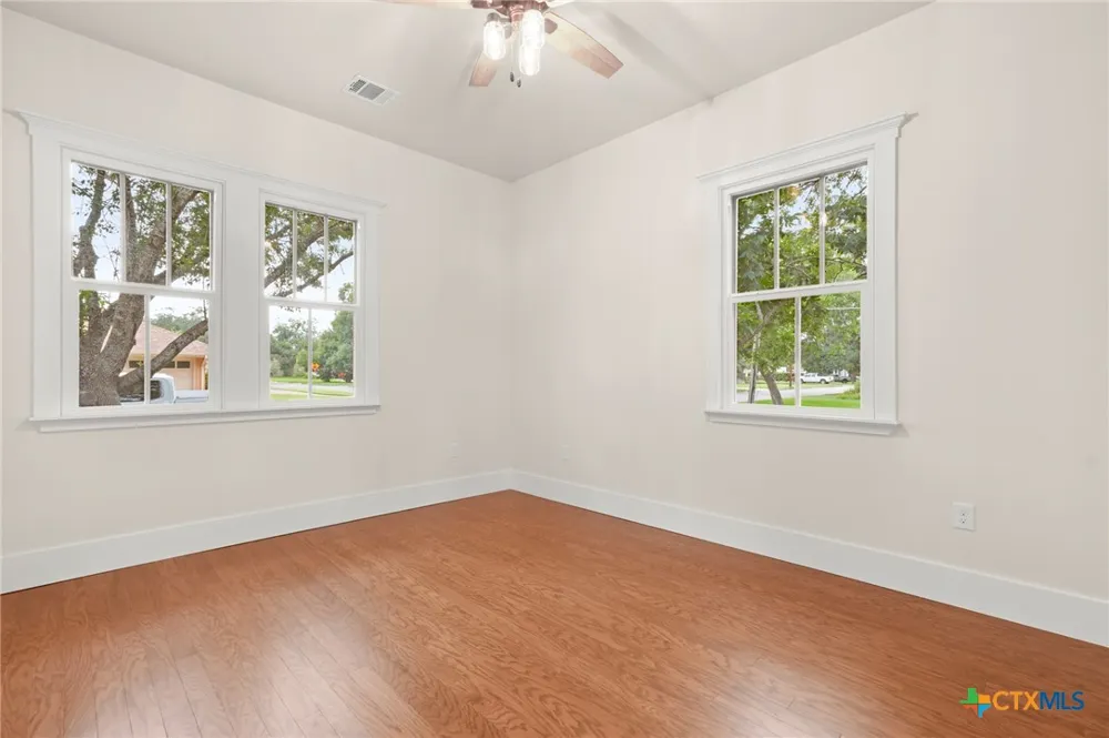 608 Cibilo Lockhart, TX 78644