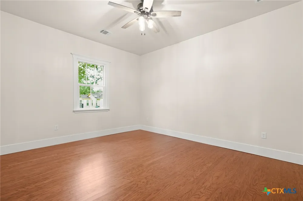 608 Cibilo Lockhart, TX 78644