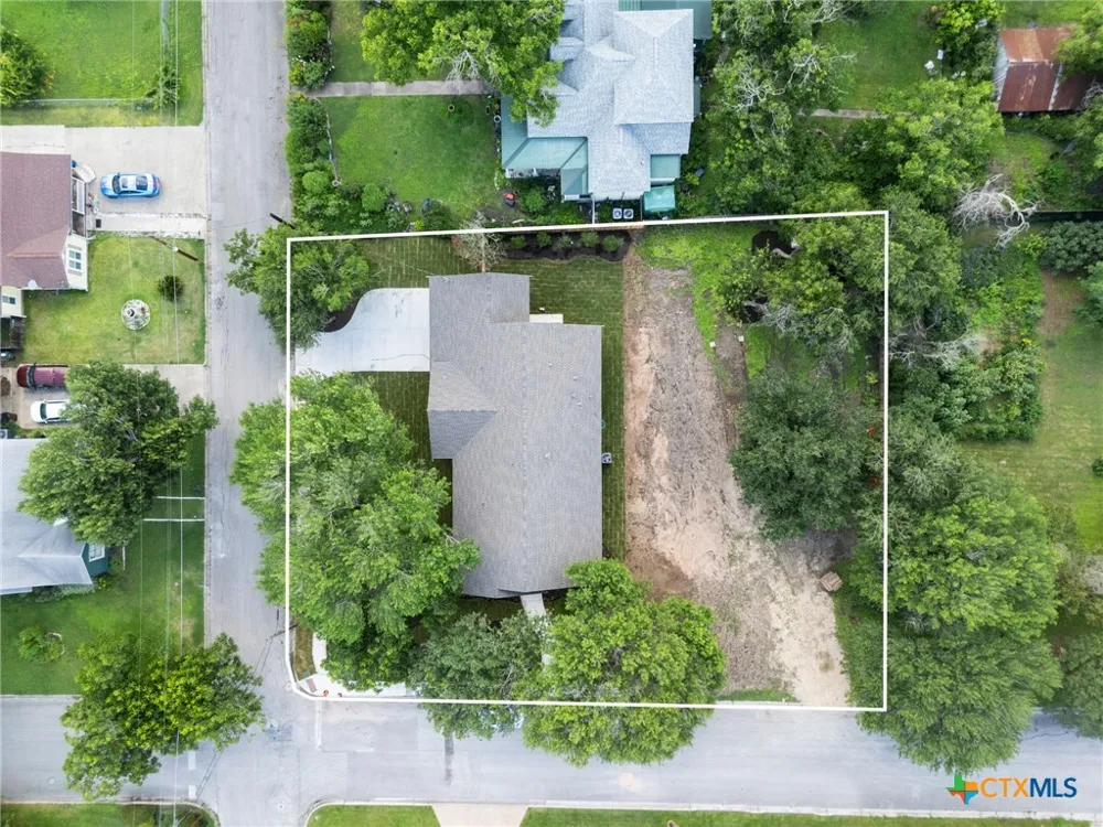 608 Cibilo Lockhart, TX 78644