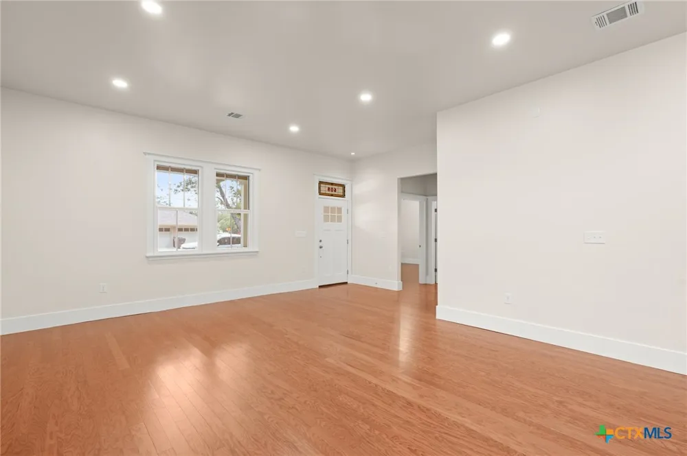 608 Cibilo Lockhart, TX 78644