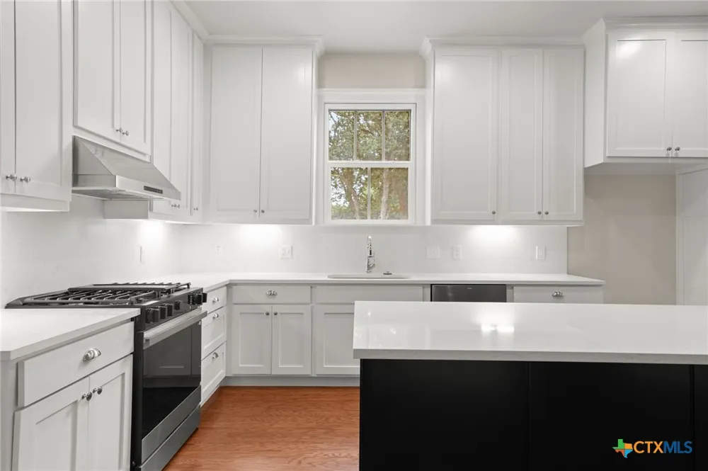 608 Cibilo Lockhart, TX 78644