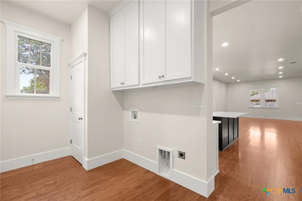 608 Cibilo Lockhart, TX 78644