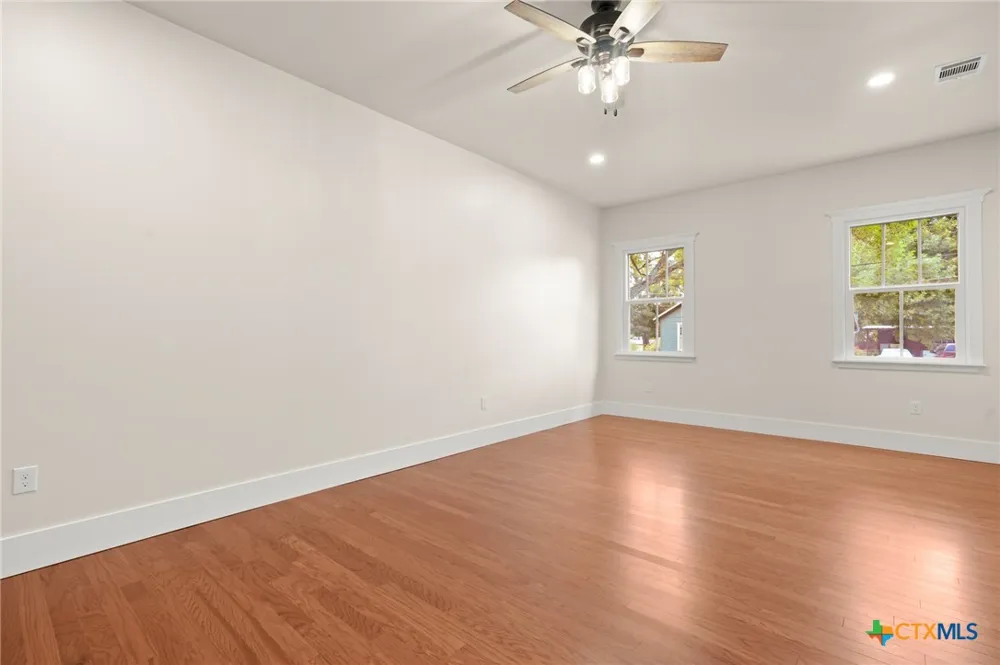 608 Cibilo Lockhart, TX 78644