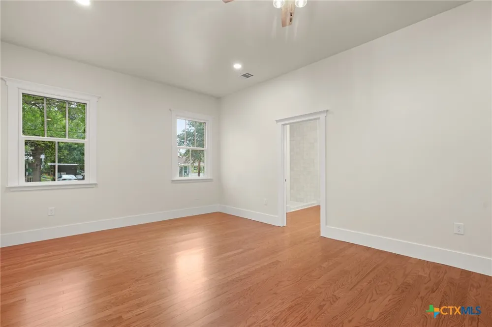 608 Cibilo Lockhart, TX 78644