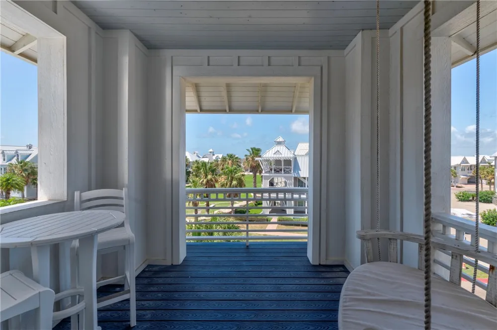 200 Round Road Port Aransas, TX 78373