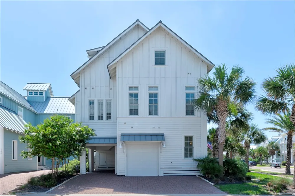 200 Round Road Port Aransas, TX 78373