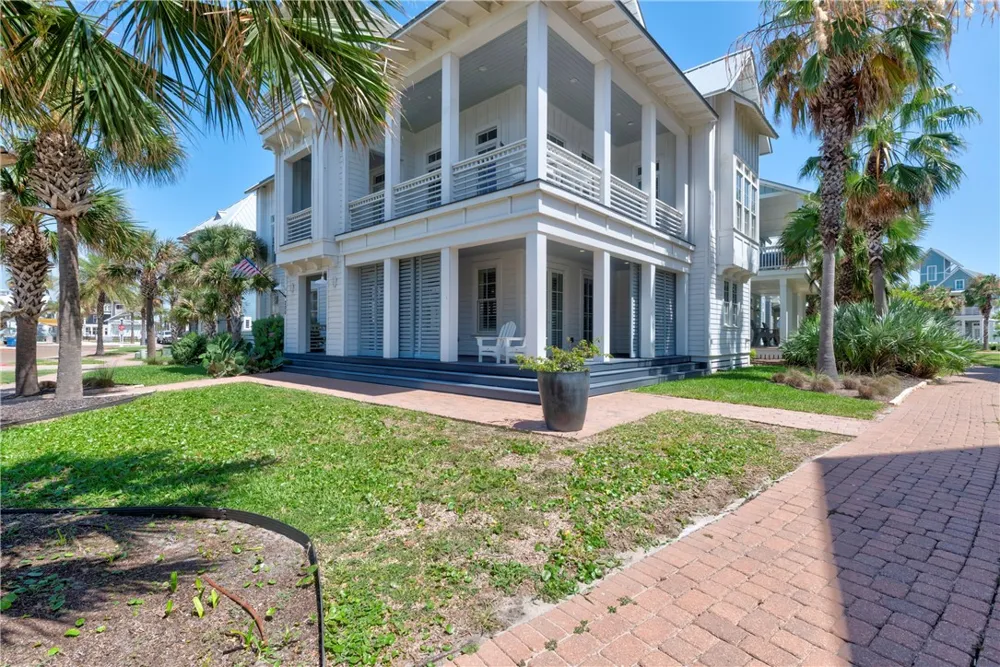 200 Round Road Port Aransas, TX 78373