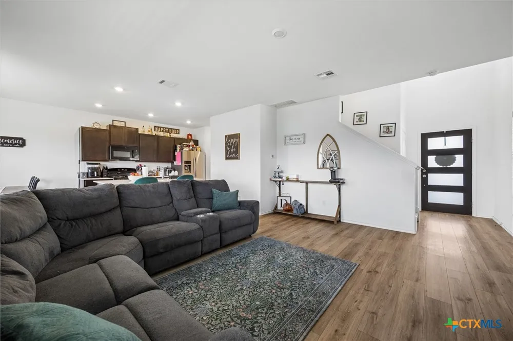 217 Canley Loop Hutto, TX 78634