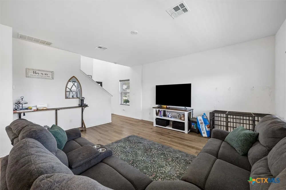 217 Canley Loop Hutto, TX 78634