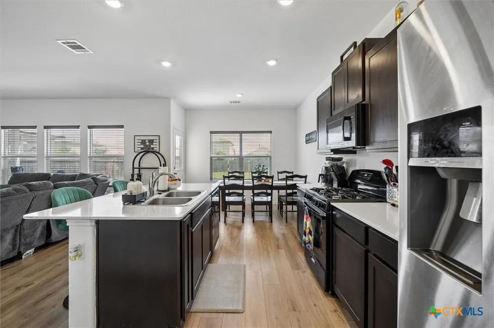 217 Canley Loop Hutto, TX 78634