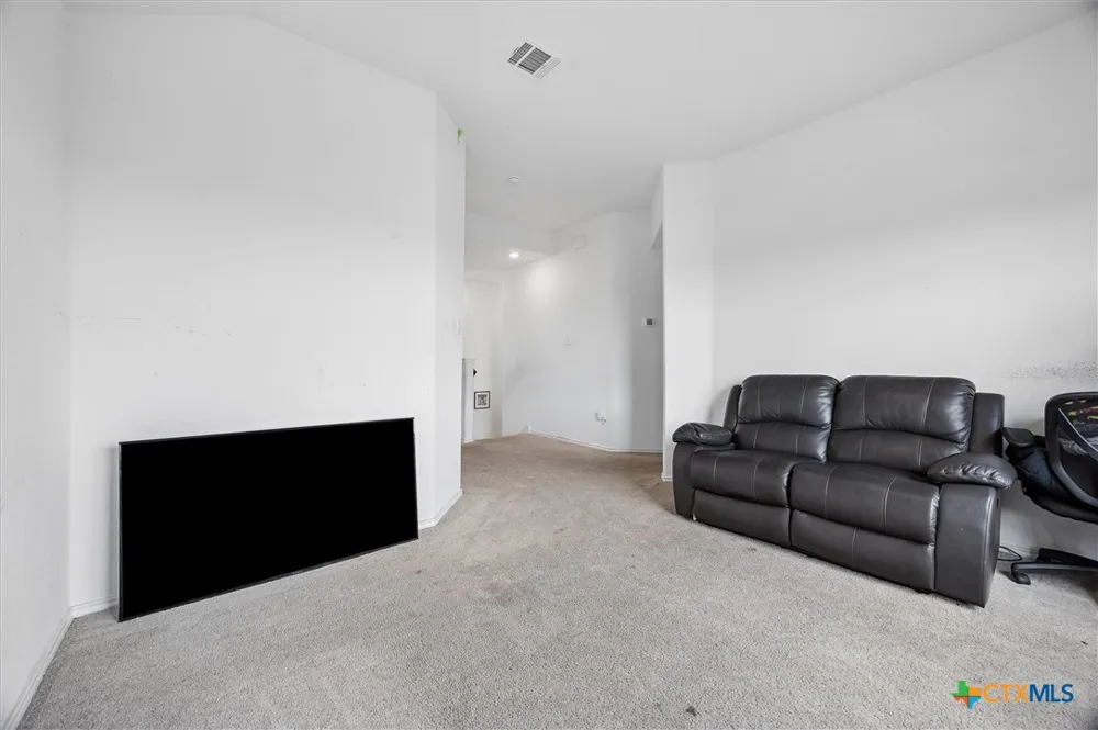 217 Canley Loop Hutto, TX 78634
