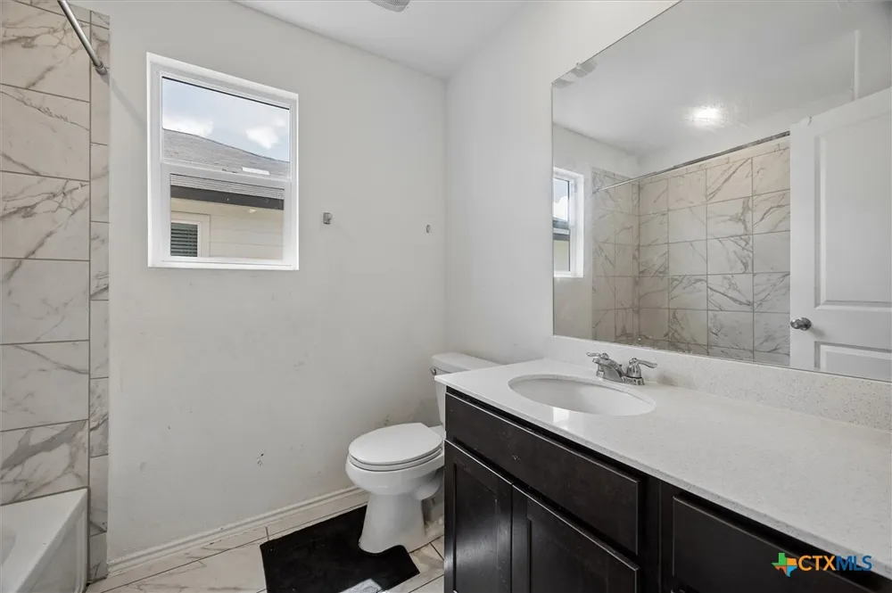 217 Canley Loop Hutto, TX 78634