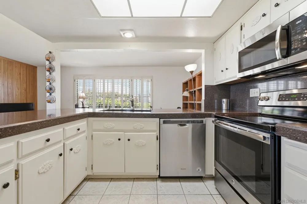 3902 Vista Campana #9 Oceanside, CA 92057