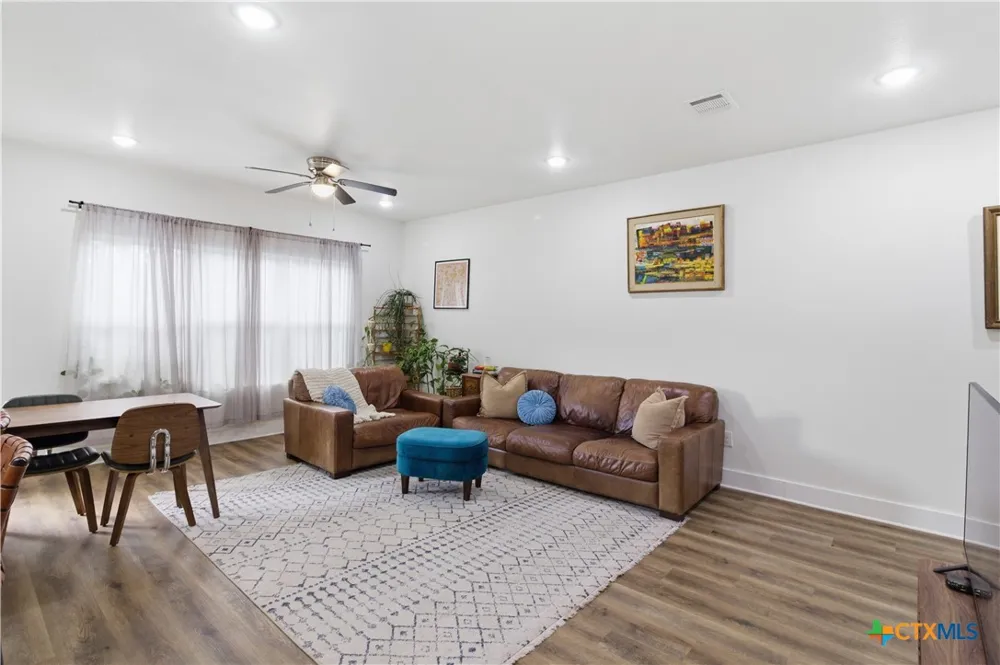 1960 Royal Loop Belton, TX 76513