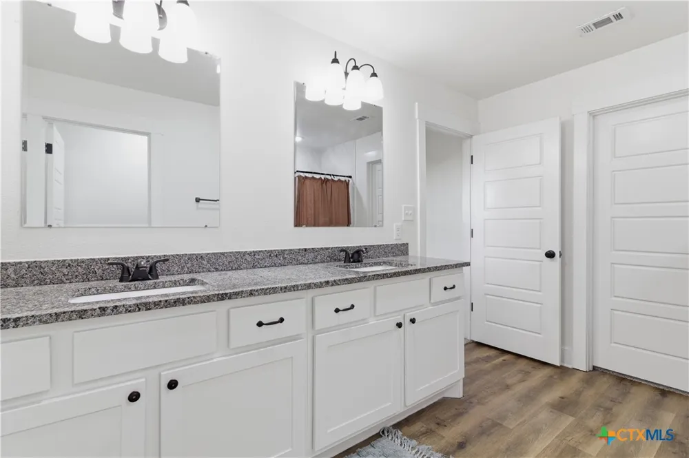 1960 Royal Loop Belton, TX 76513