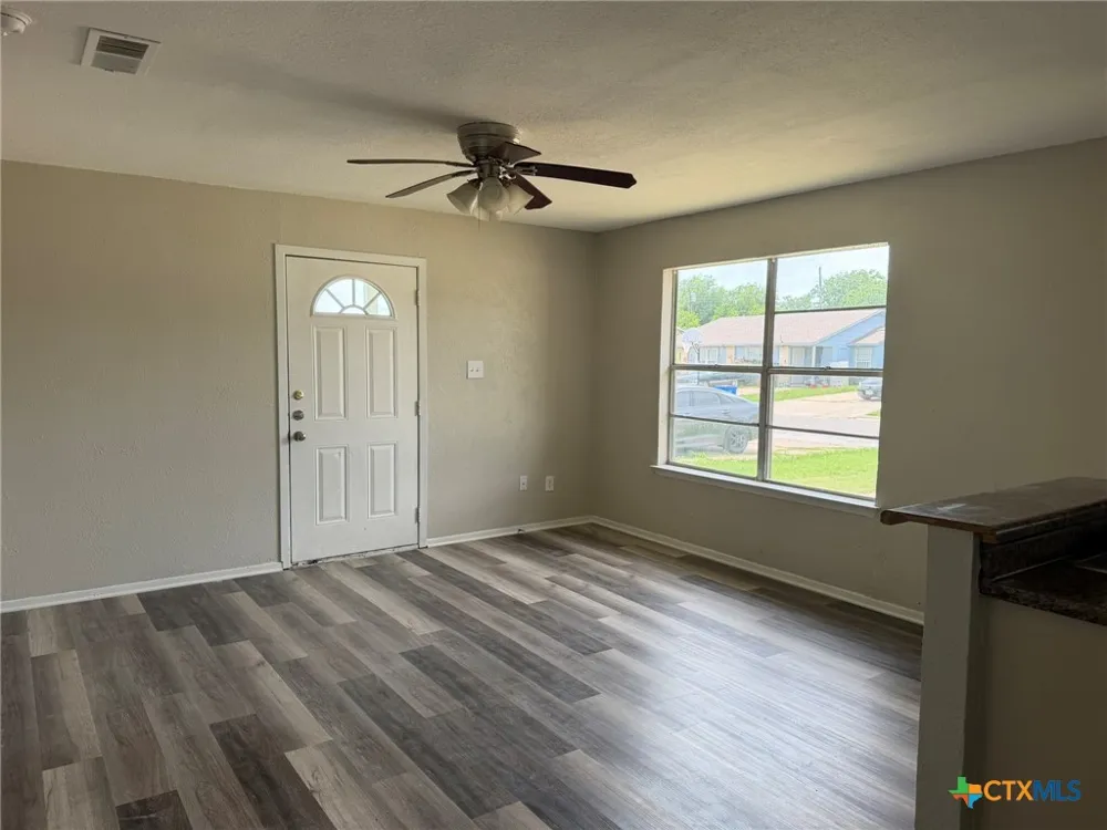 512 Lenora Drive Taylor, TX 76574