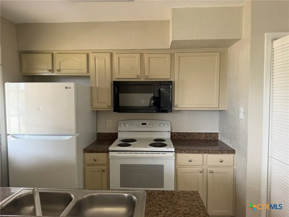512 Lenora Drive Taylor, TX 76574