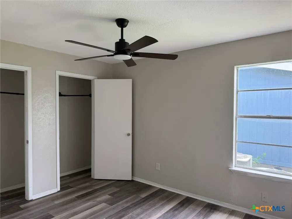 512 Lenora Drive Taylor, TX 76574