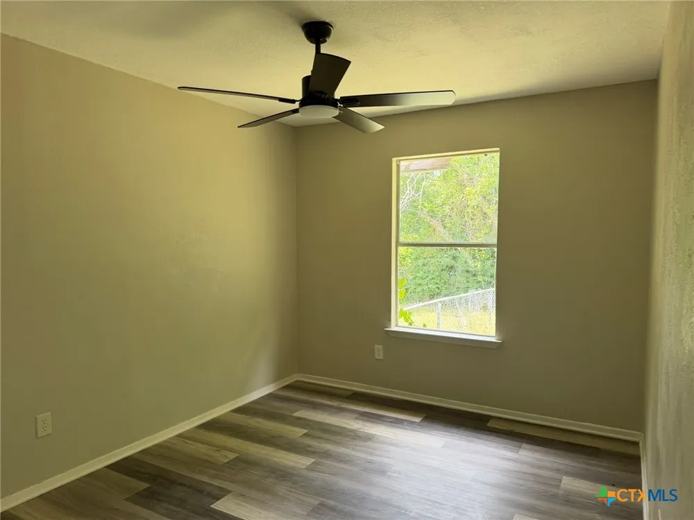 512 Lenora Drive Taylor, TX 76574