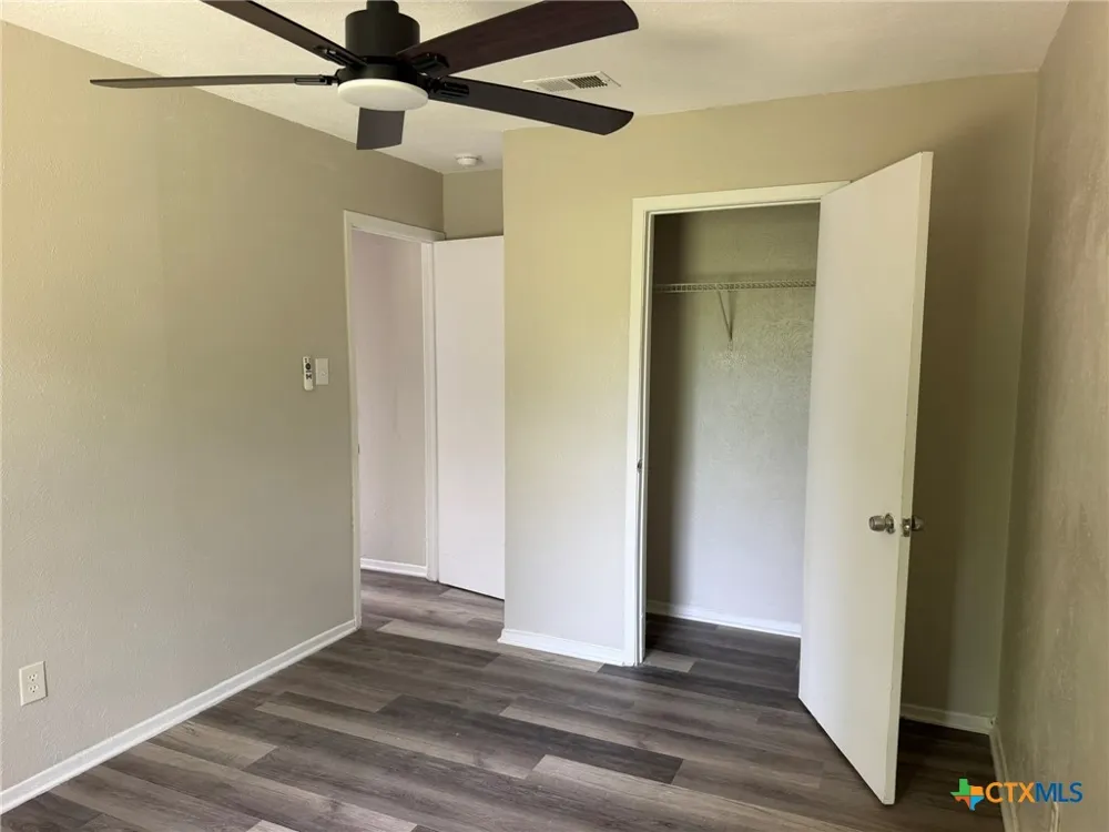512 Lenora Drive Taylor, TX 76574