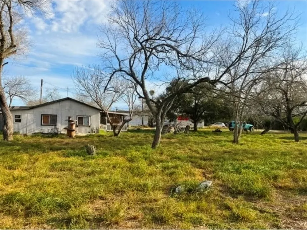 8841 County Road 614 Skidmore, TX 78389