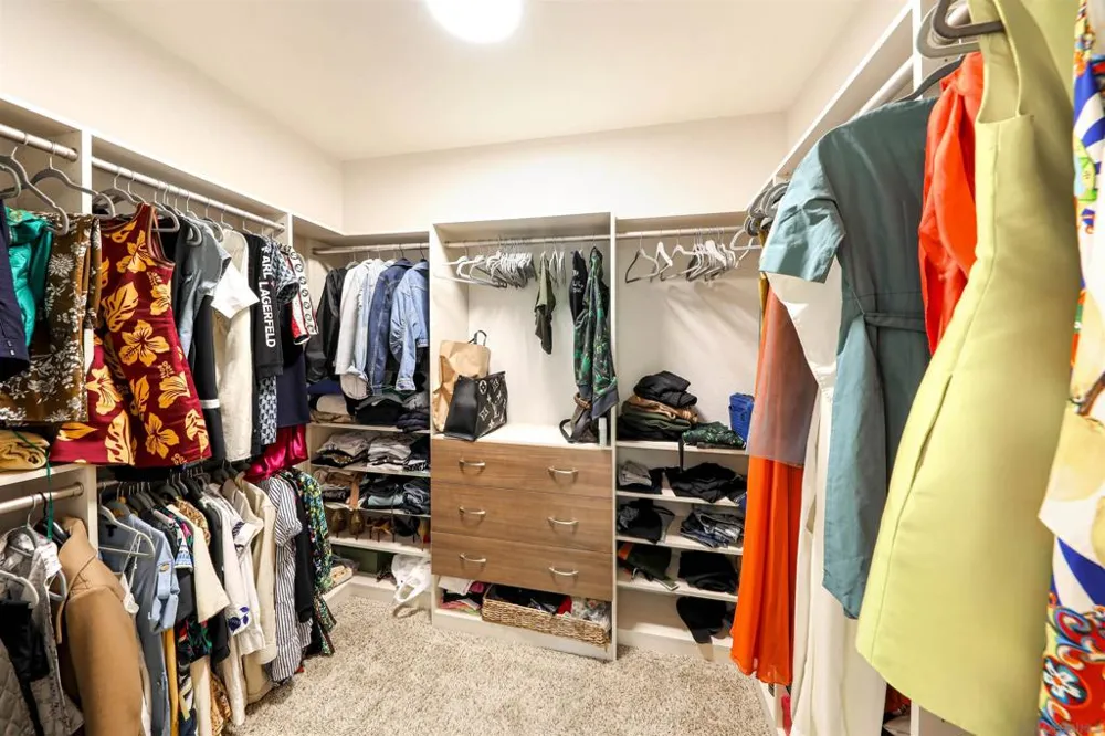 9760 Claiborne Sq La Jolla, CA 92037