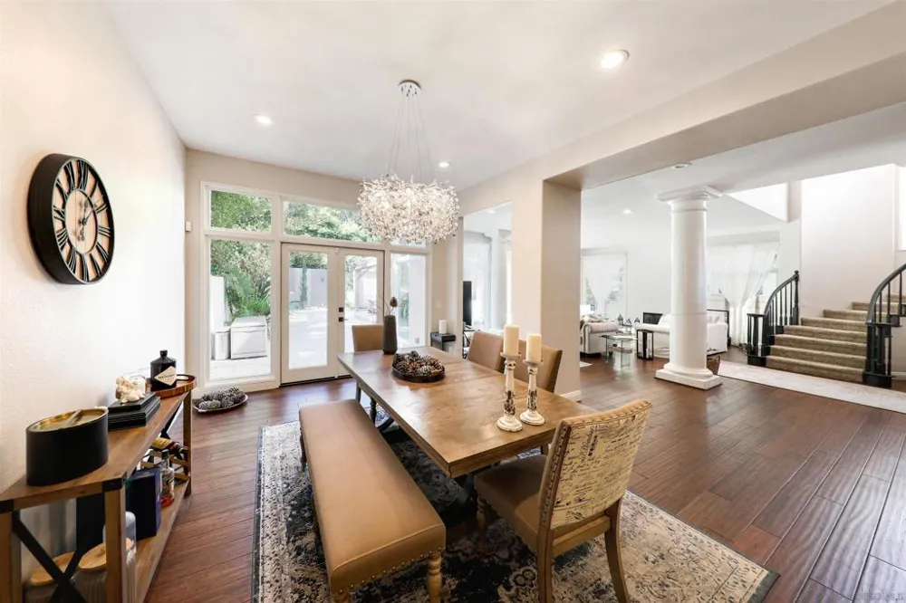 9760 Claiborne Sq La Jolla, CA 92037