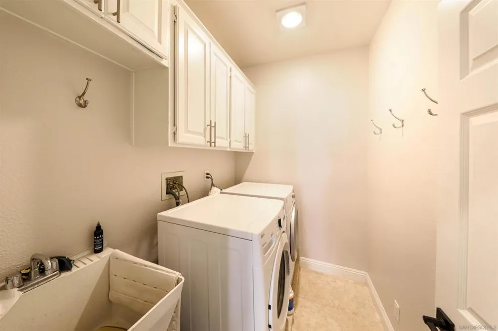 9760 Claiborne Sq La Jolla, CA 92037