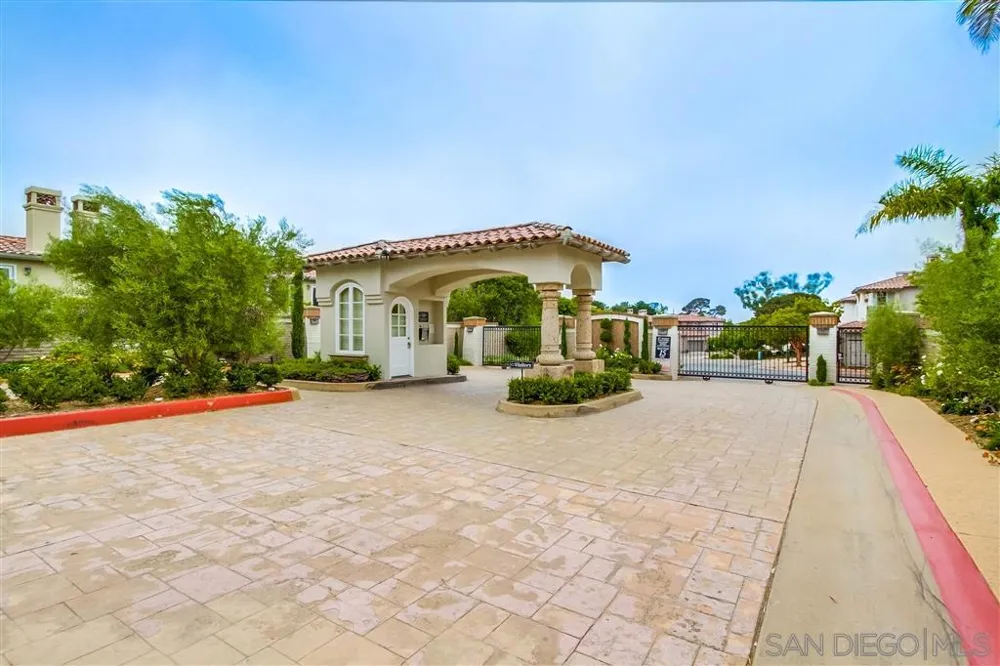 9760 Claiborne Sq La Jolla, CA 92037