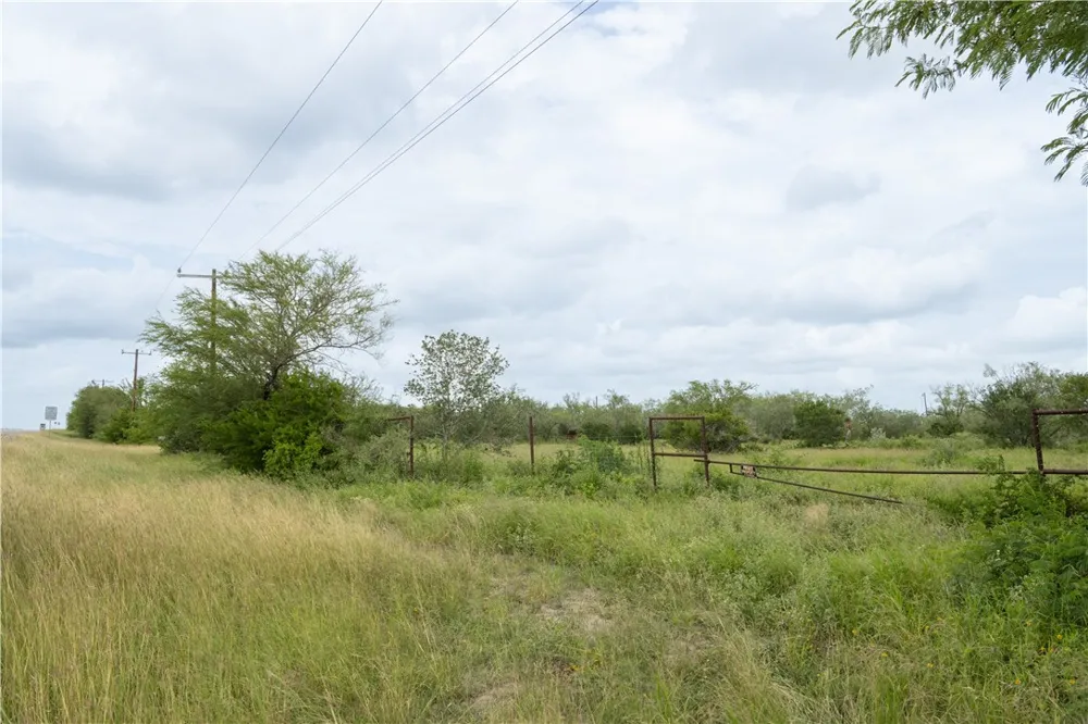 281 N Highway 281 Orange Grove, TX 78372