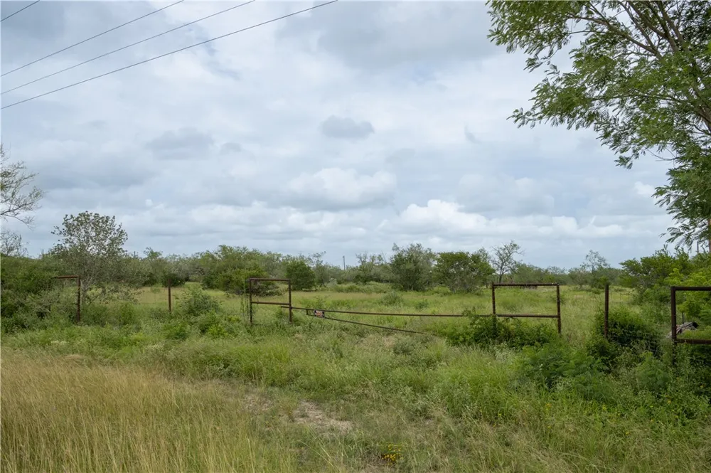 281 N Highway 281 Orange Grove, TX 78372