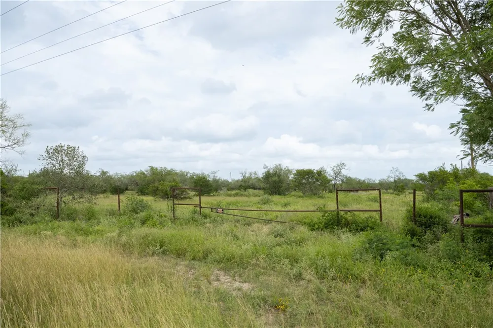 281 N Highway 281 Orange Grove, TX 78372