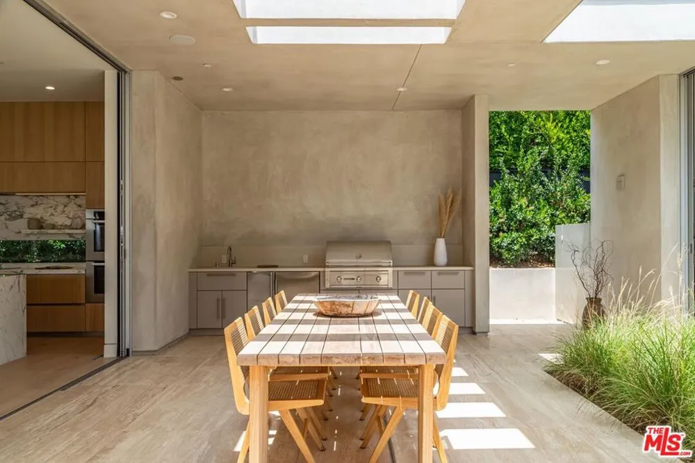 634 Moreno Avenue Los Angeles, CA 90049